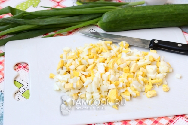 Порезать яйца