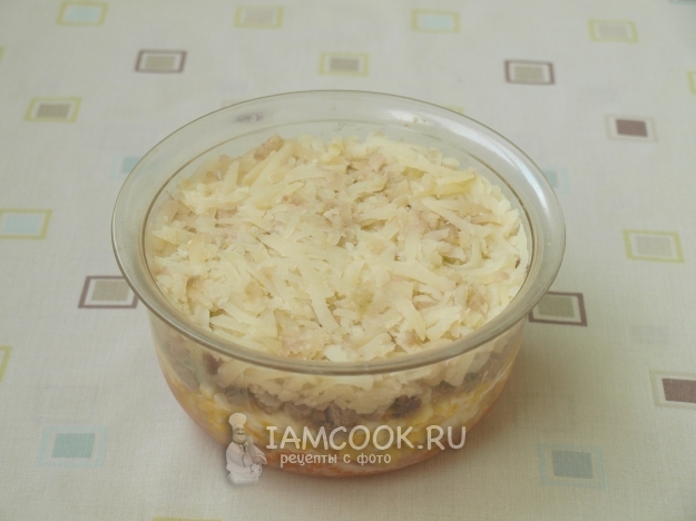 Положить слой картофеля