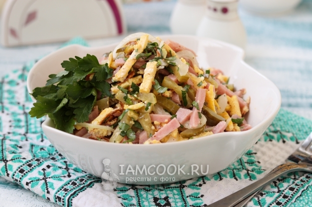 Фото салата с омлетом и ветчиной