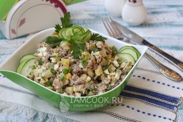 Фото салата «Оливье» с говядиной и свежими огурцами