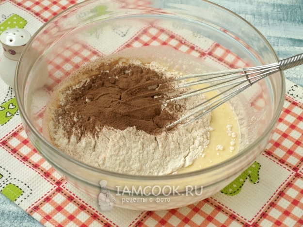 Всыпать муку и какао