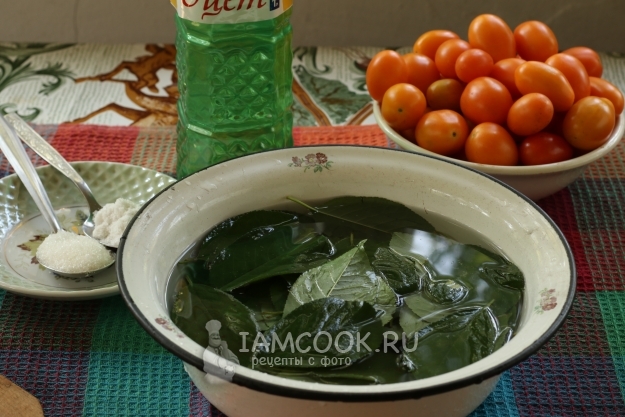 Замочить листья в воде