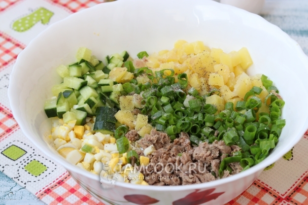 Всыпать соль и перец