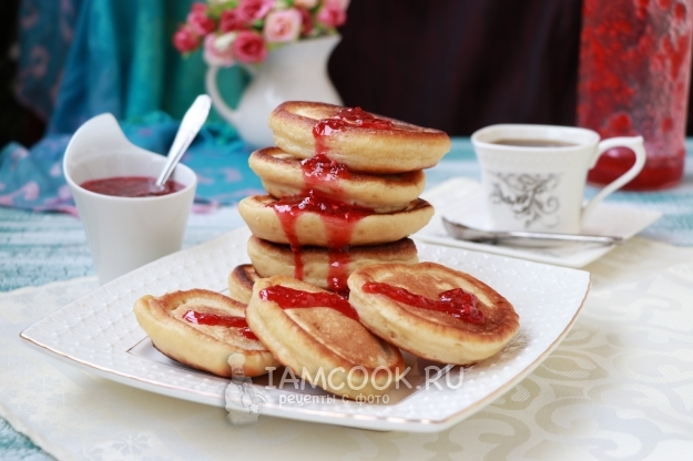 Готовые оладьи на кефире и сметане