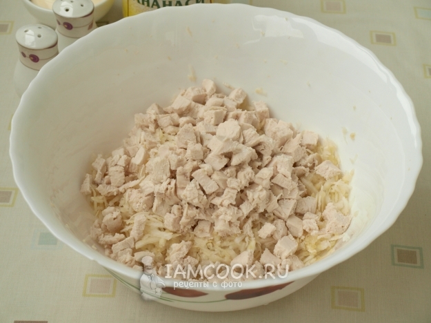 Добавить куриное филе