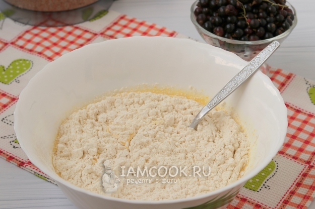 Всыпать муку