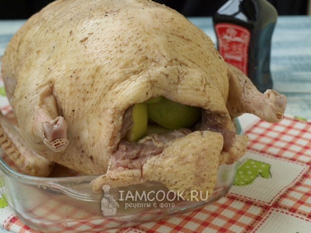 Нафаршировать утку яблоками