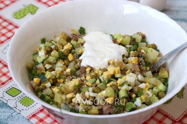 Положить сметану