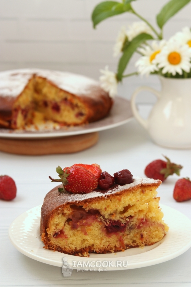 Рецепт пирога с вишней и клубникой
