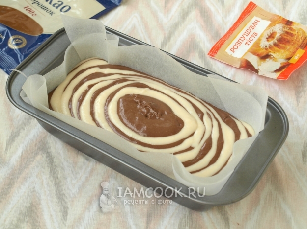 Вылить тесто в форму