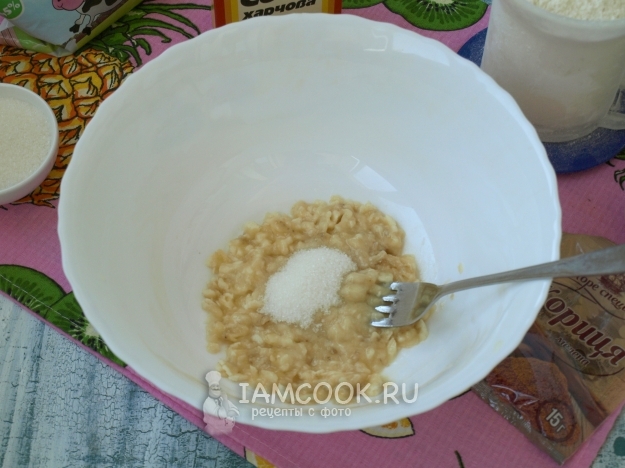 Соединить банан и сахар