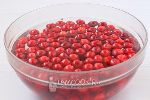 Помыть черешню