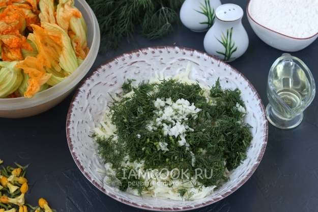 Добавить укроп и чеснок