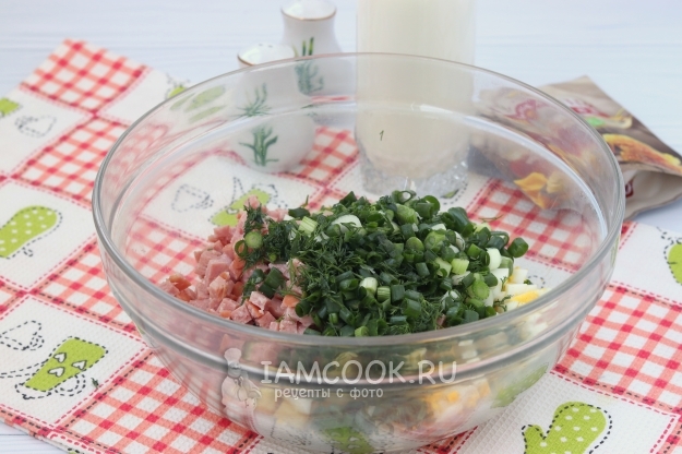 Положить зелень