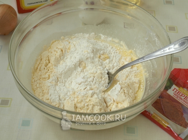 Всыпать муку