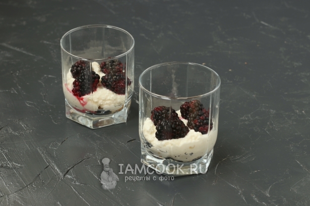 Положить ежевику