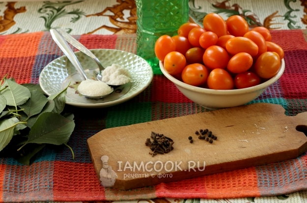 Ингредиенты для помидоров черри в листьях вишни