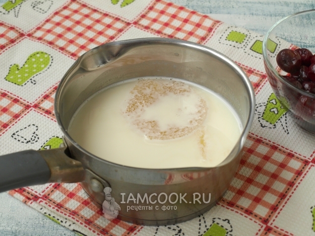 Положить в сливки желатин