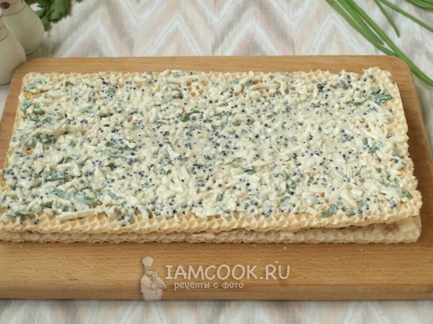 Смазать вафлю намазкой