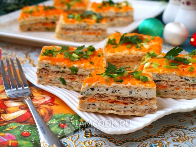 Фото закусочного торта из вафельных коржей