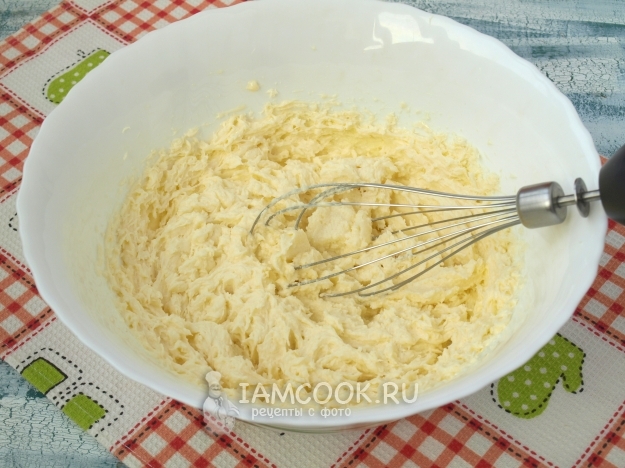 Взбить масло со сгущенкой
