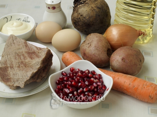 Ингредиенты для классического салата «Гранатовый браслет» с говядиной