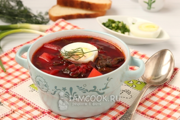 Фото горячего свекольника с ботвой