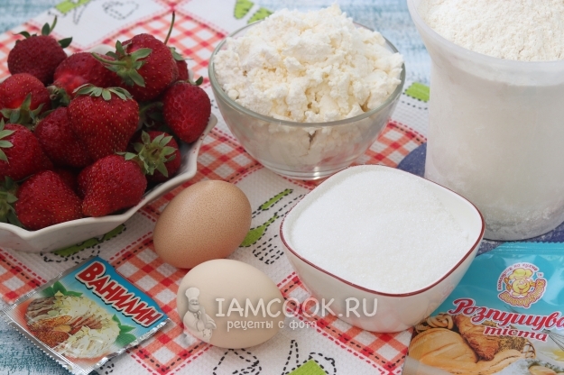 Ингредиенты для песочного пирога с творогом и клубникой