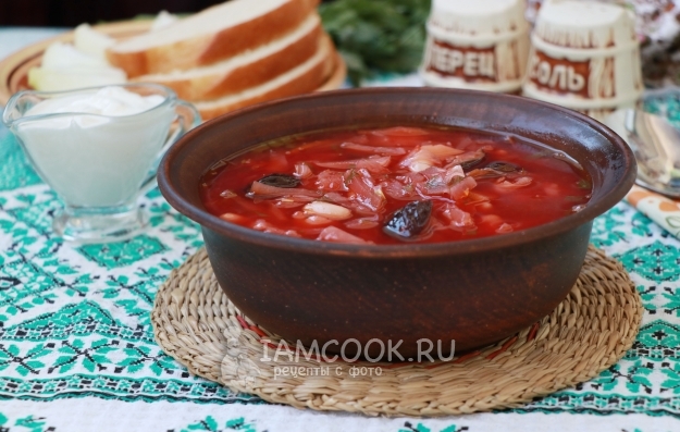 Фото борща с фасолью и черносливом