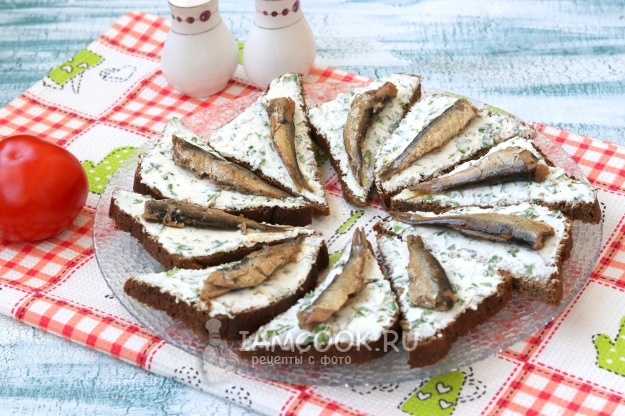 Положить шпроты