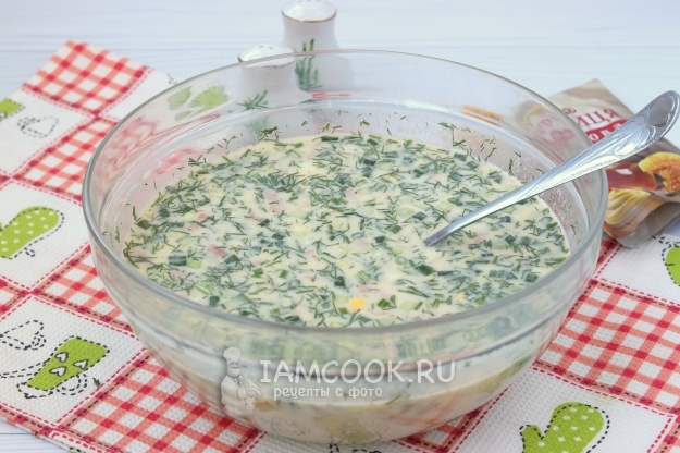 Готовая окрошка на кефире с горчицей