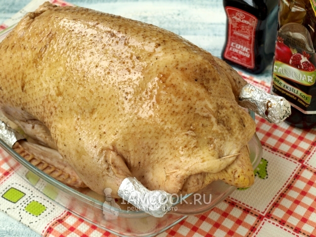 Обернуть конечности утки фольгой