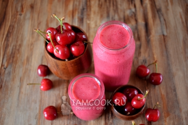 Готовый смузи с малиной и черешней