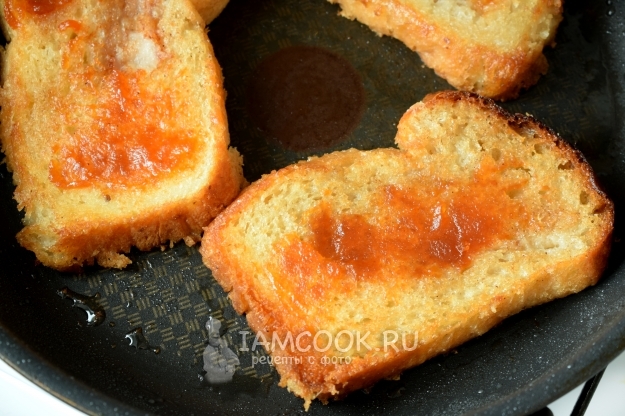 Обжарить хлеб
