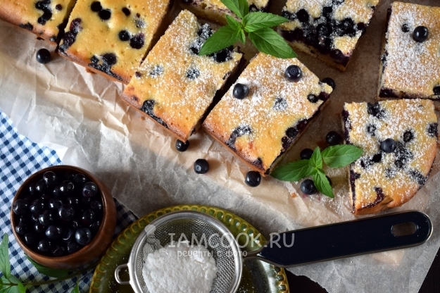 Готовый финский пирог с черникой