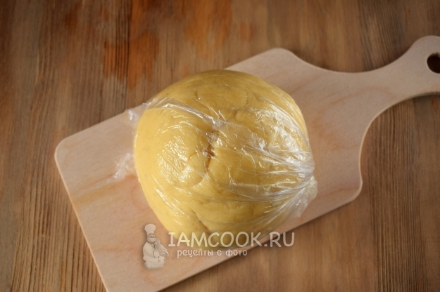 Положить тесто в пакет