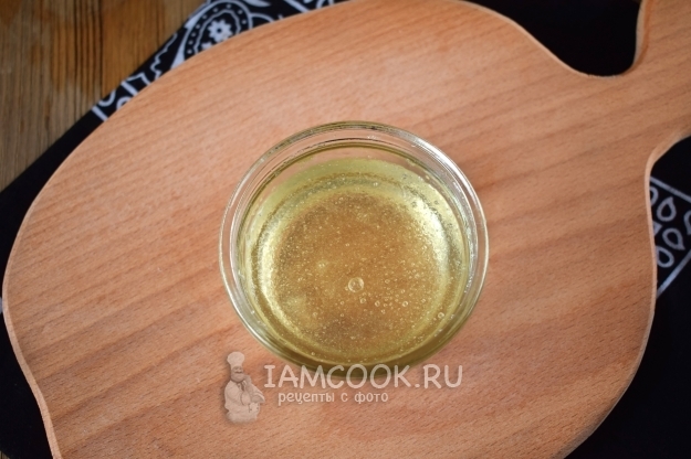 Замочить желатин в воде