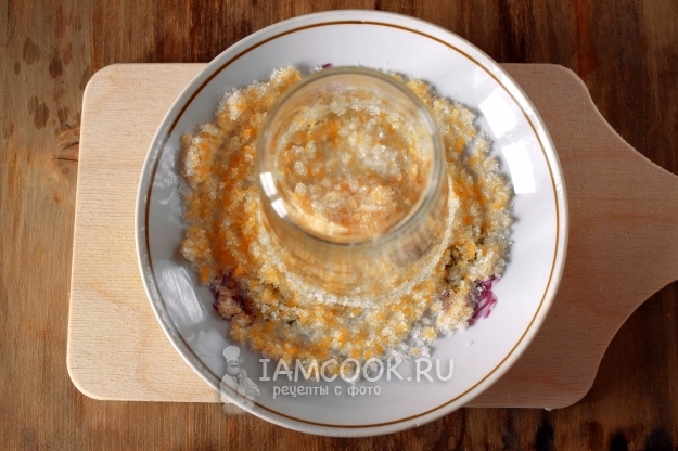 Поставить стакан на сахар