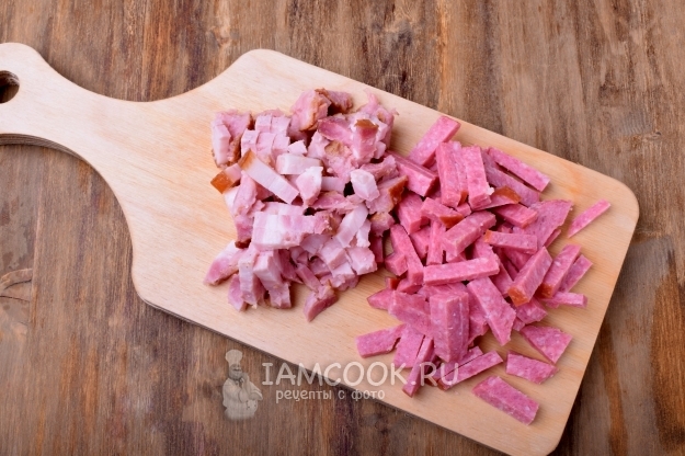 Порезать колбасу и грудинку