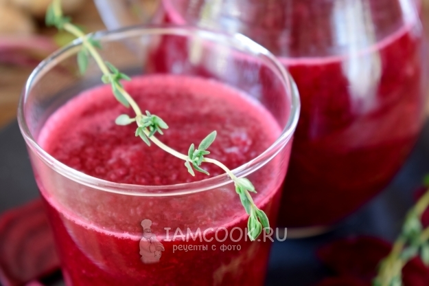 Готовый смузи из свеклы с сельдереем