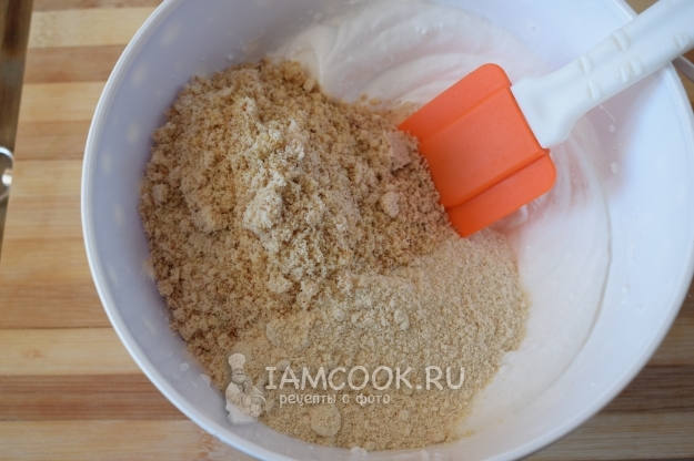 Всыпать ореховую муку