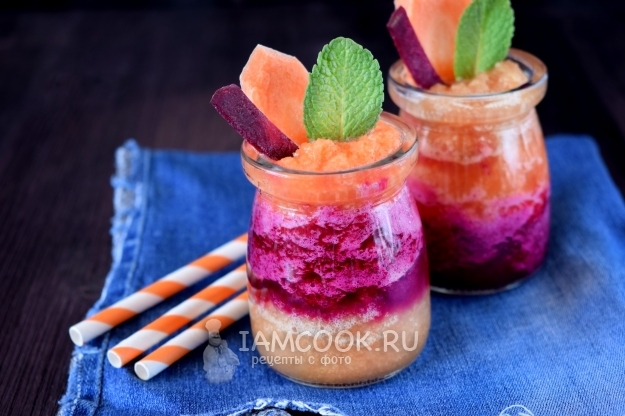 Рецепт смузи со свеклой, морковью и яблоком