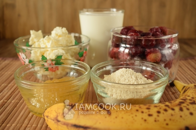 Ингредиенты для протеинового коктейля с творогом и кедровой мукой