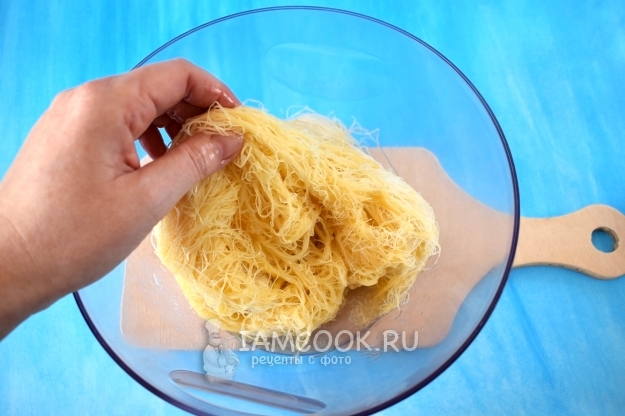 Соединить тесто с маслом