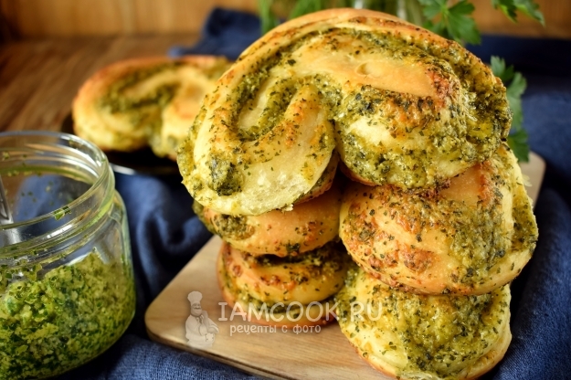 Рецепт плюшек с песто из петрушки