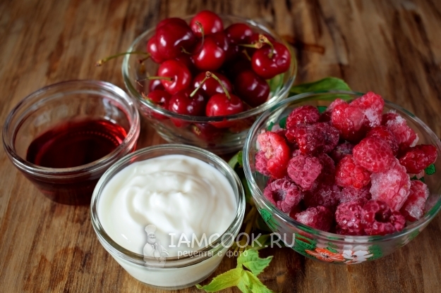 Ингредиенты для смузи с малиной и черешней