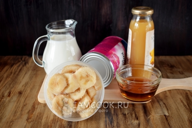 Ингредиенты для тропического смузи с кокосовым молоком