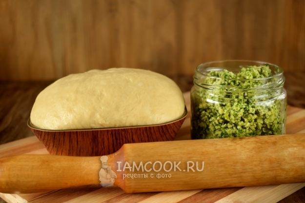 Тесто и соус песто