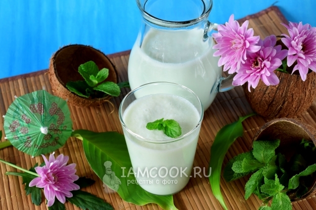 Фото кокосово-мятного смузи с ананасом