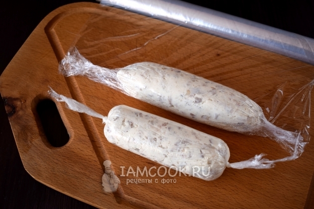 Завязать края пищевой пленки